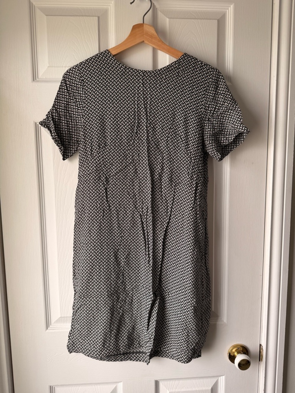 H&M Black and White Patterned Short Sleeve Dress